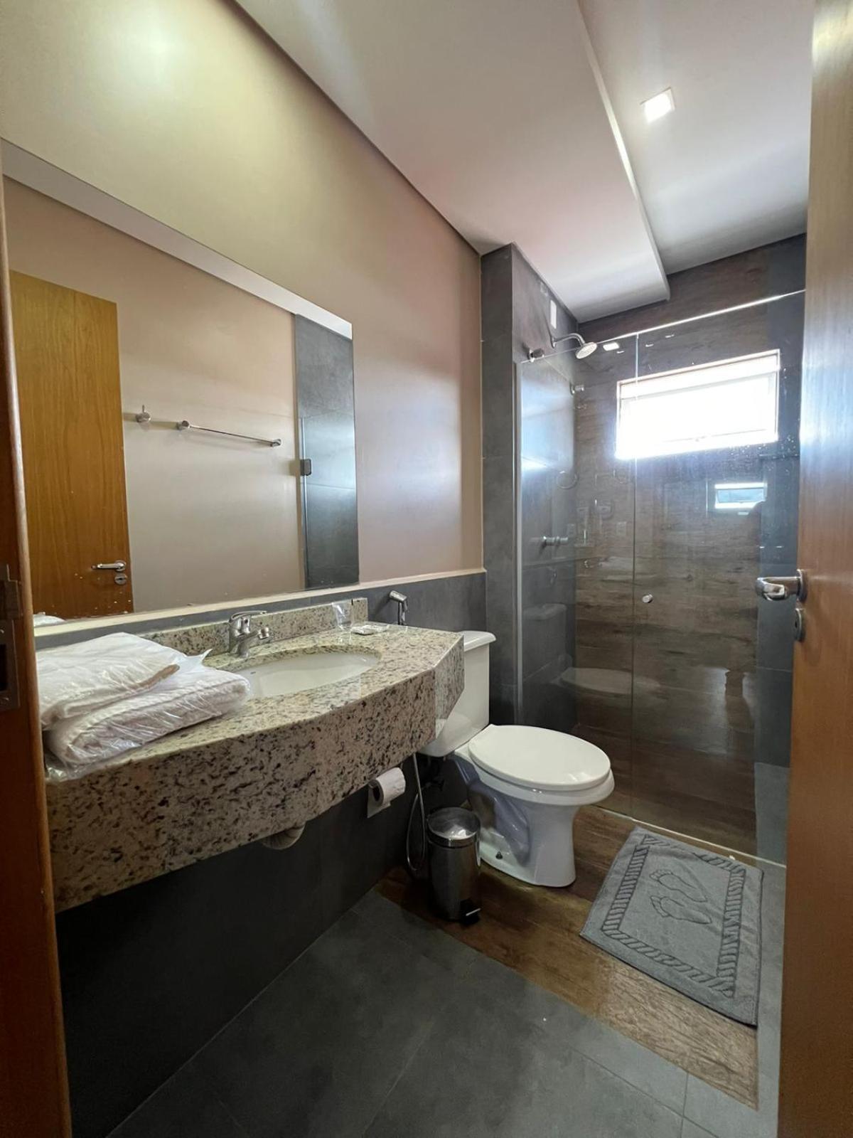 טולדו Nayru Hotel מראה חיצוני תמונה