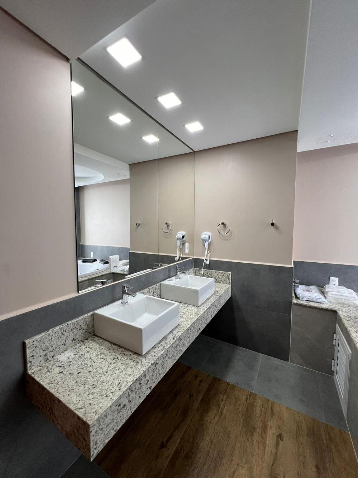 טולדו Nayru Hotel מראה חיצוני תמונה